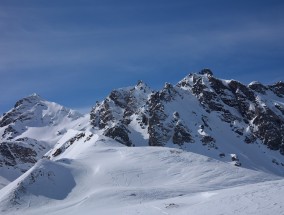 山东威海冬季冰凌初上 威海冬季多大雪的原因