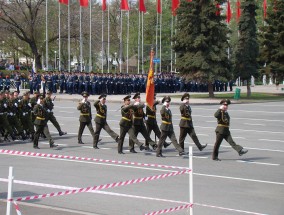 俄军士兵地面射击意外触发地雷爆炸事件 揭秘俄罗斯反人员地雷