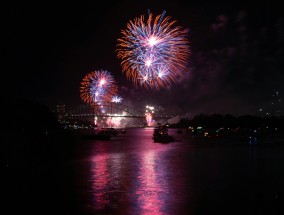 浏阳大瑶满城烟花迎新年的璀璨盛宴 浏阳市大瑶棠花出口花炮厂电话