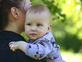 奶奶听信偏方治鼻炎，孙子住进ICU 鼻炎老中医奶奶的故事