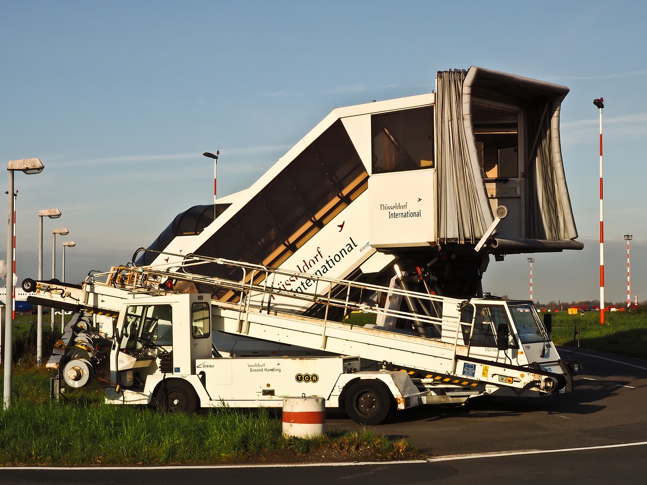 固态、纳电、氢能相继上车，未来交通能源的革新之路 固态储氢是未来高密度储存和氢能安全利用的发展方向