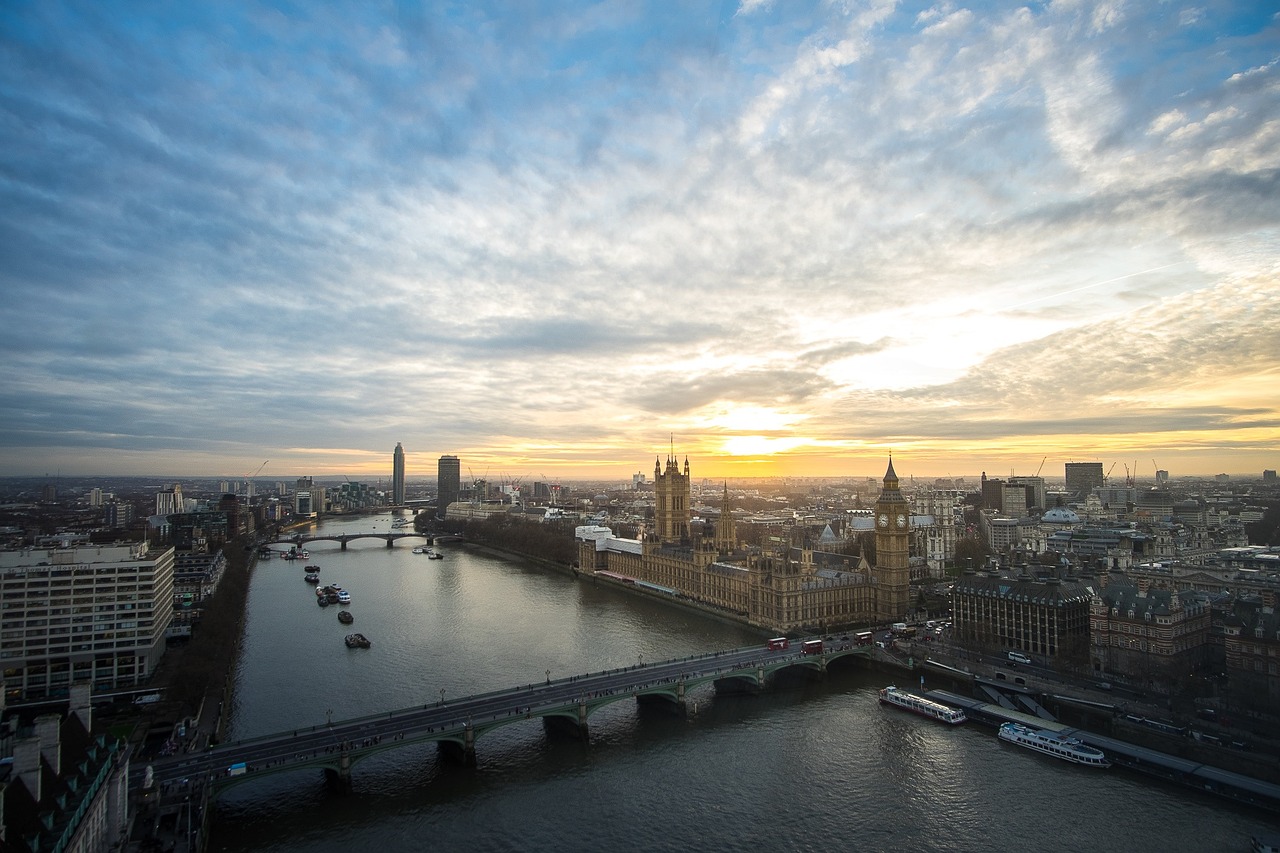 英国30年期国债收益率飙升至5.472%，市场影响与未来展望 英国国债制度化