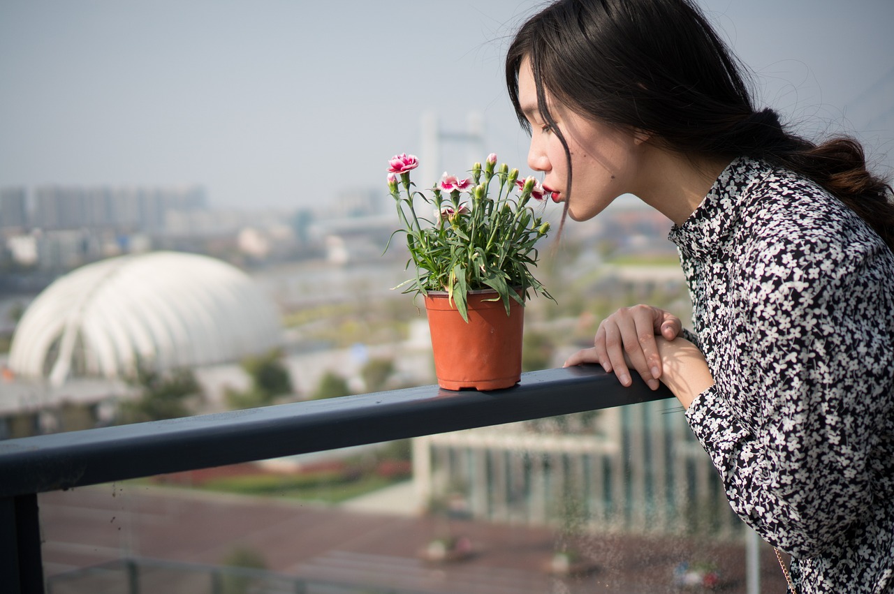 女人是否可以拥有两位男友？ 可不可以一个女的找两个男的