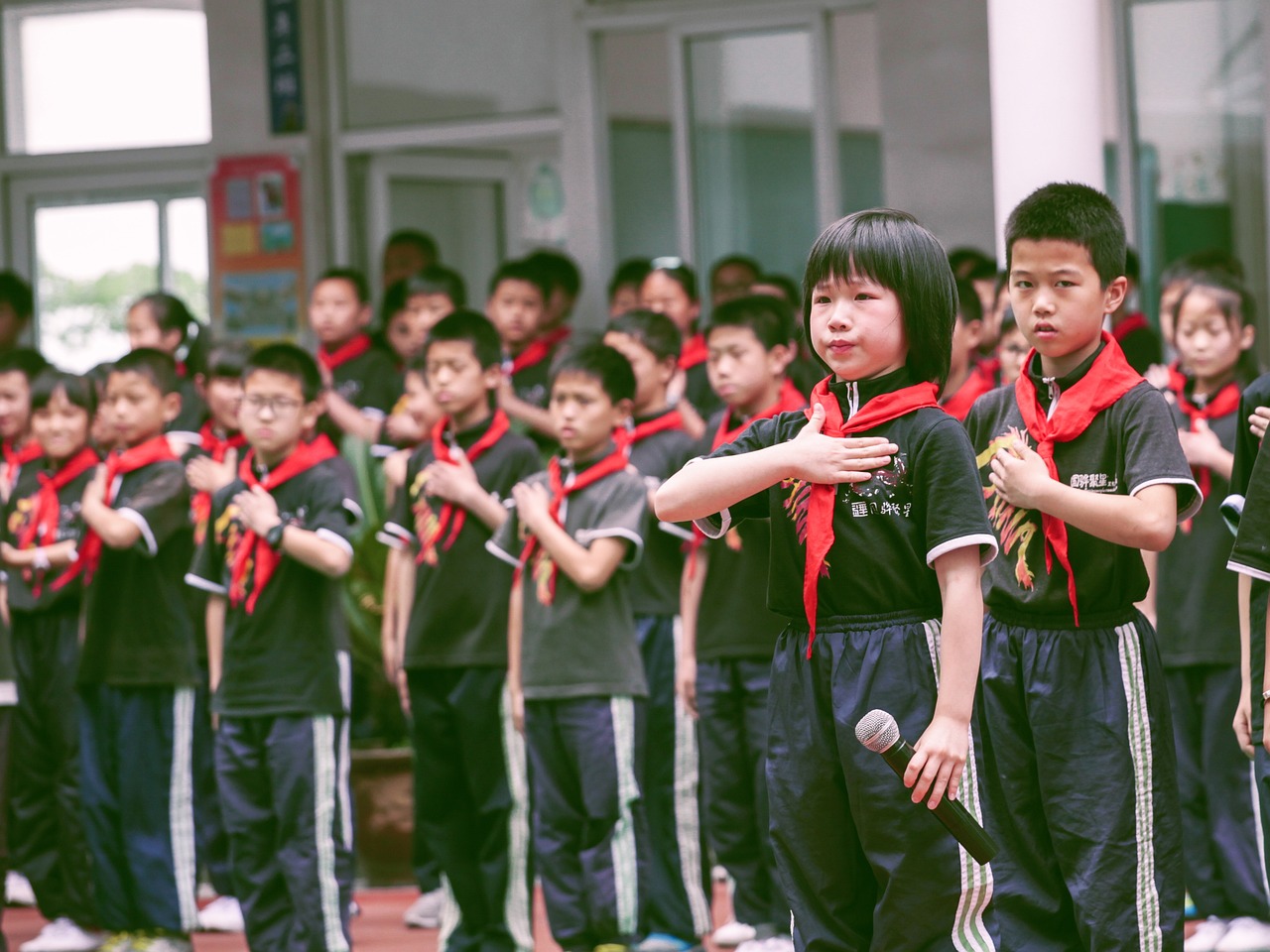 成都家长集体投诉，小学违规提前放假引发热议 成都投诉学校