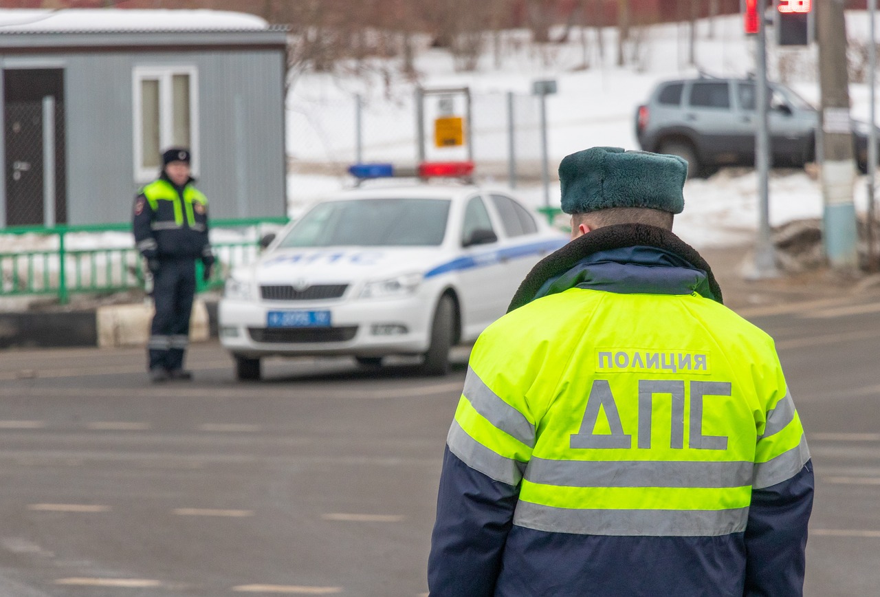 民警被查前车托每周五排队送钱现象的背后 警察拖车费一般多少钱