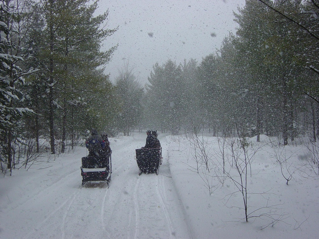 近日东北黑河暴雪环境下的汽车性能测试——某汽车媒体平台的实地报道