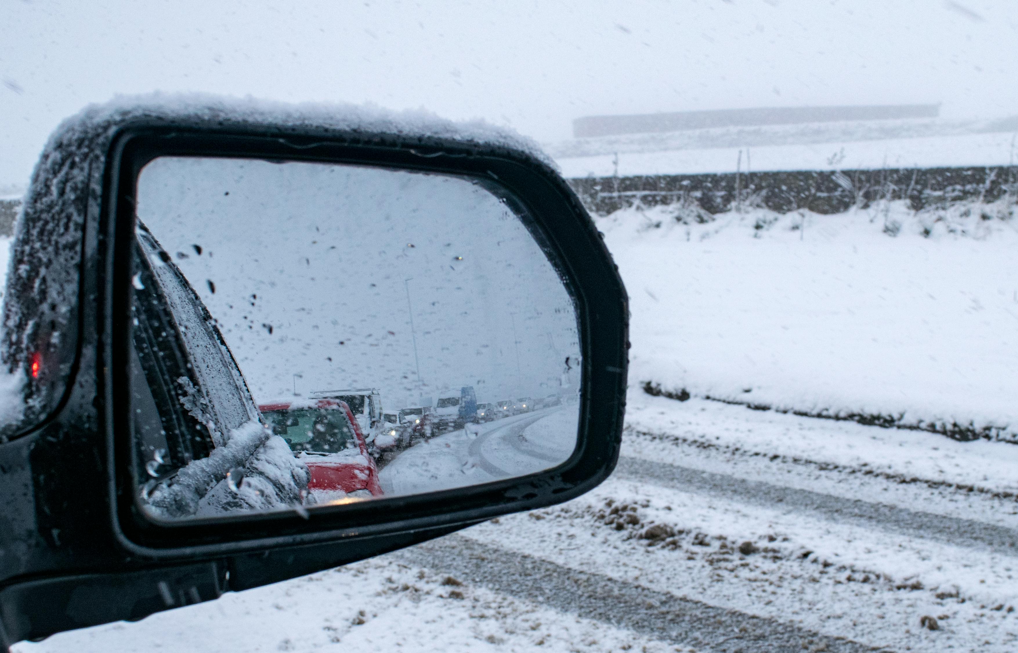 官方通报大巴雪天停无人区强迫购物事件 雨雪天气大巴车发车吗